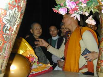 Y:\20 Ƭ--ӡȫ\07 ת--¹ҰԷ ӭ  ɮԺ\¹ҰԷ֮ 2003\DSCN1203.JPG